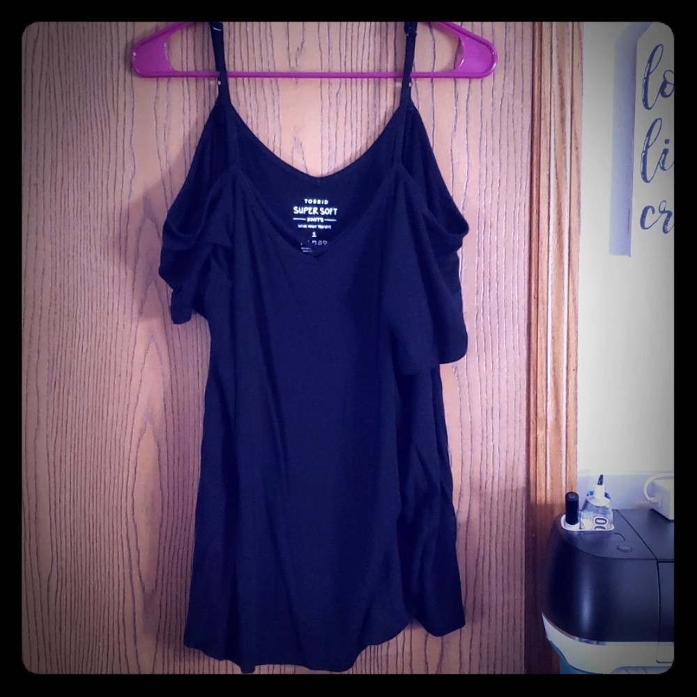 Torrid open shoulder flowy shirt